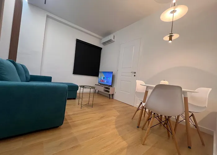 לינה וארוחת בוקר Mery Center